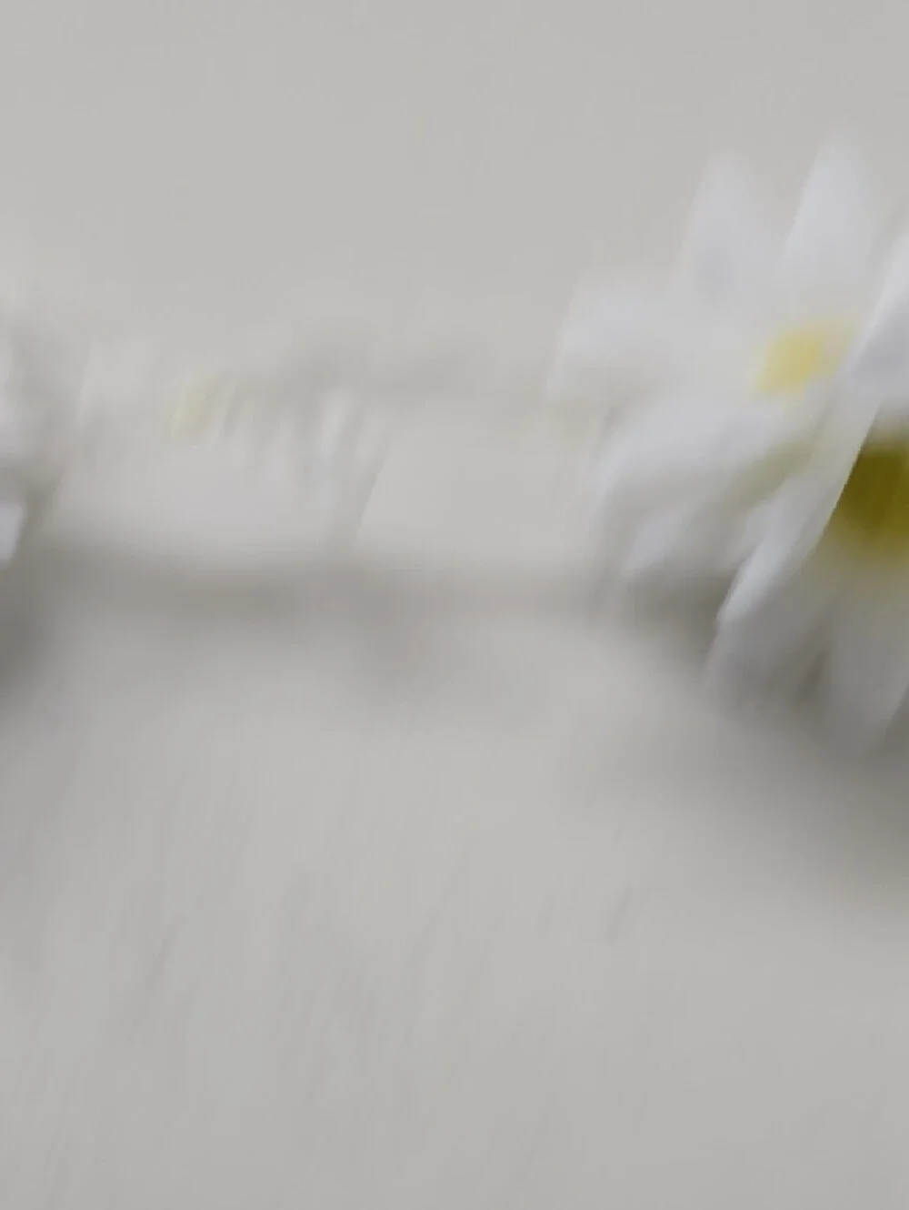 Daisy Flower Garland Strand — White with Yellow Centers